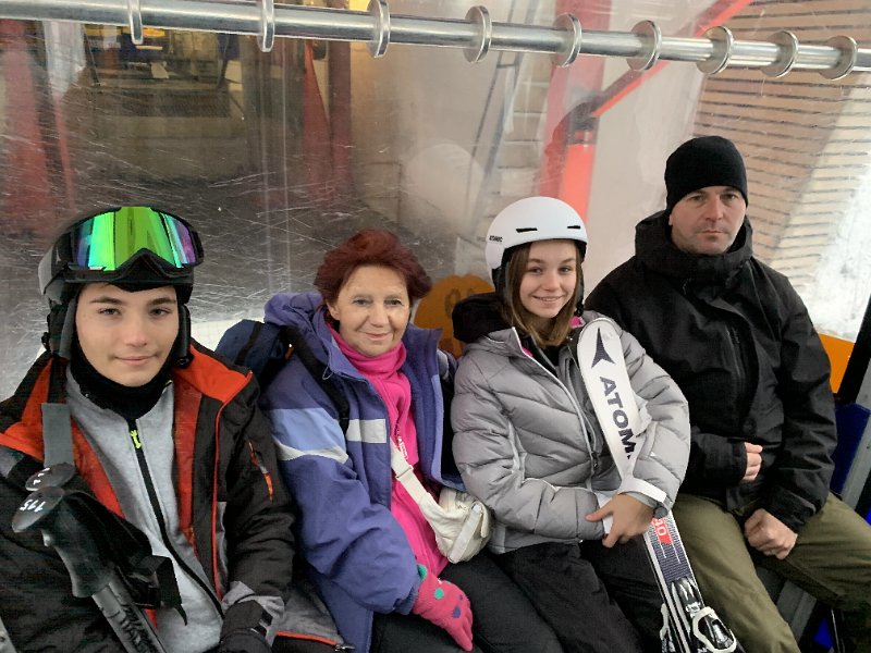 IMG_3035.jpg - 06. Indul a  Gletschjet 2. az Alpincenterig, 2450 m. magasra.