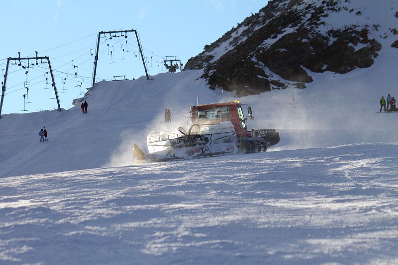IMG7562.JPG - A pályák gondozottak voltak, csak a délutánra vált buckássá az 5-ös pálya.   