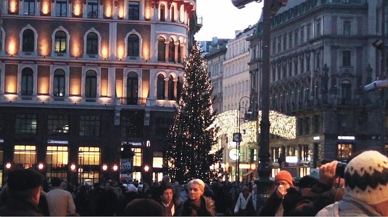 wien11.jpg - A Gráben forgalmas üzleti utca.