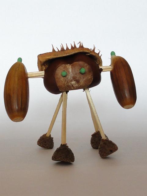 DSC00912.JPG - Ádám tervezte és készítette figura.