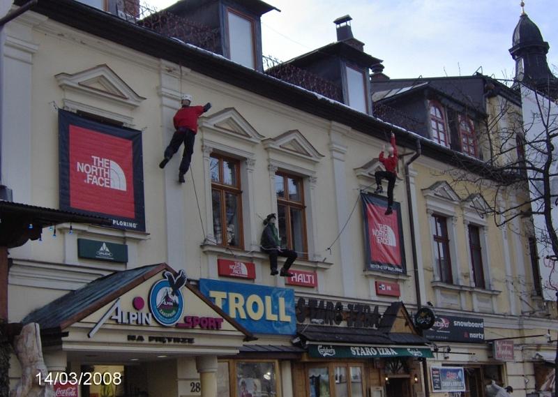 42.jpg - Extrém sport a Krupówkán. Sport ekstremalny na Krupówkach.