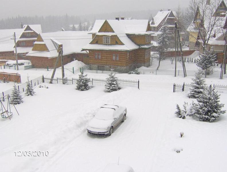 007.JPG - Reggeli meglepetés: 10 cm hó esett az éjjel.